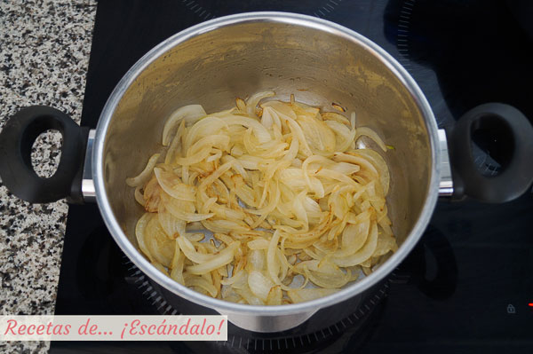 Cebolla salteada para pollo tikka masala