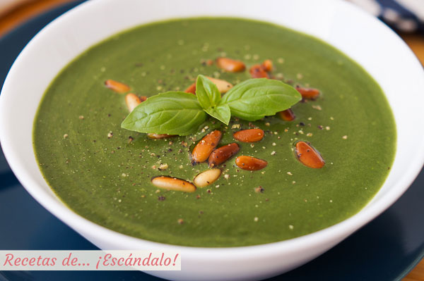 Como hacer crema de espinacas con pinones y albahaca. Receta facil y saludable