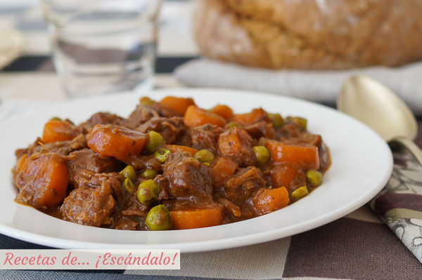 Receta de ragu o ragout de ternera al vino tinto con verduras, super sabroso