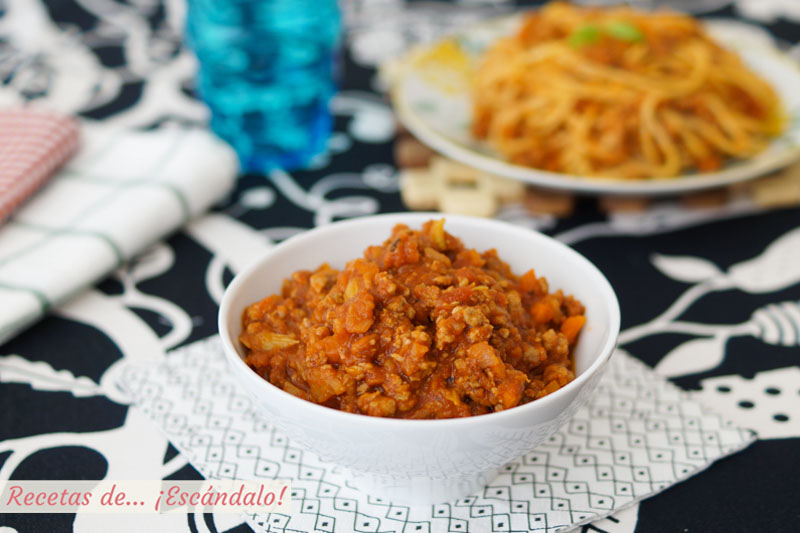 Salsa bolonesa casera. Receta sabrosa y sencilla