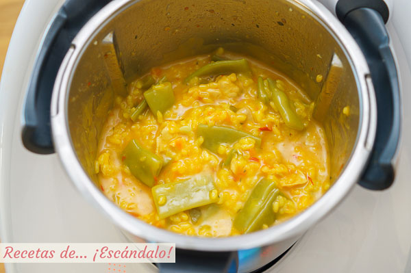 Arroz con pollo caldoso
