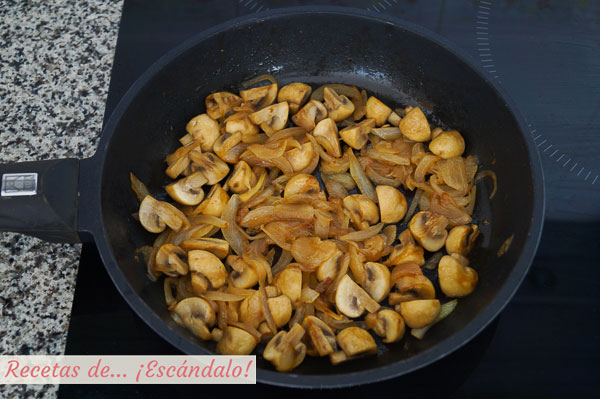 Champinones cremosos con nata y mostaza
