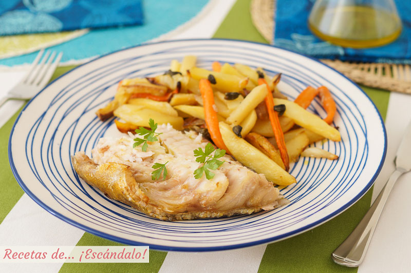 Mero al horno con patatas, zanahorias y chalotas