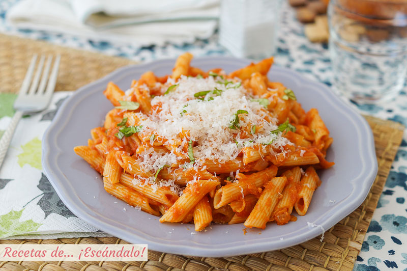 Macarrones con atun y tomate. Receta de pasta rica y facil para triunfar