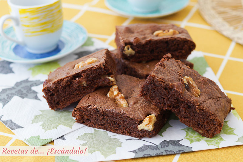 Brownie de chocolate con nueces, humedo y denso, irresistible