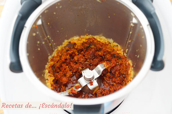 Chorizo y cebolla para salsa