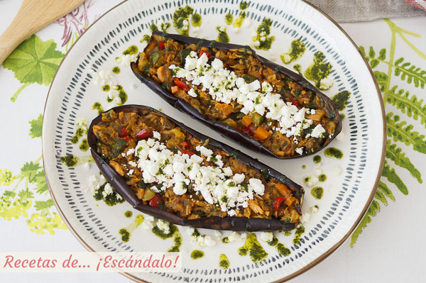 Como hacer berenjenas rellenas de atun y verduras con queso de cabra y aceite de albahaca