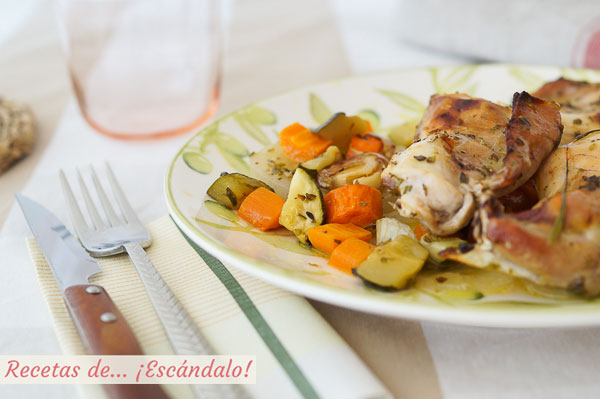 Como hacer conejo al horno con romero y verduras asadas. Receta sencilla y deliciosa