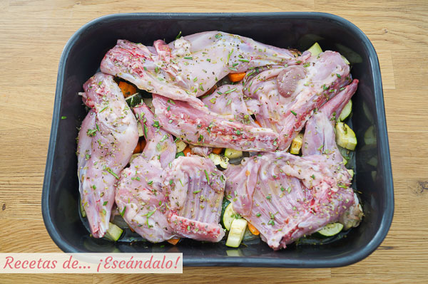Conejo asado con verduras