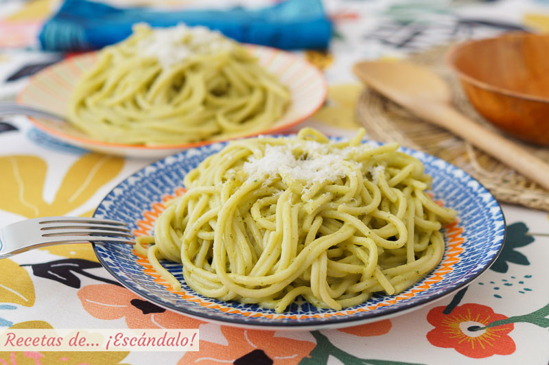 Espagueti verde con chiles poblanos, muy facil y rica