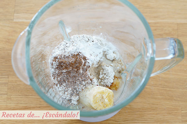 Ingredientes panqueques o pancakes de avena y banana