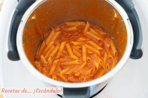 Macarrones con chorizo y tomate en Thermomix
