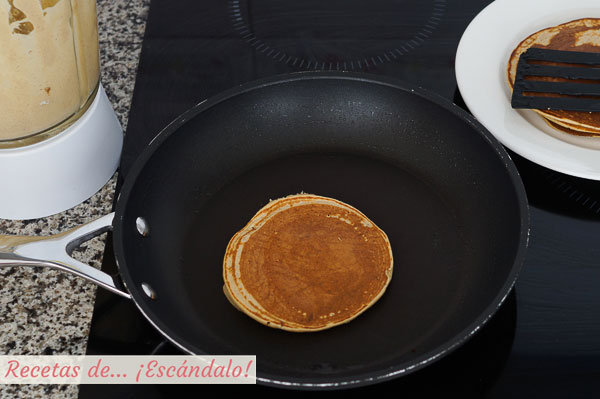 Panqueques o pancakes de avena y banana