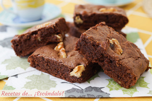 Receta de brownie de chocolate con nueces, humedo y denso, irresistible