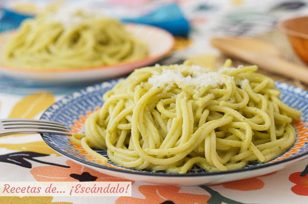 Receta de espagueti verde con chiles poblanos, muy facil y rica