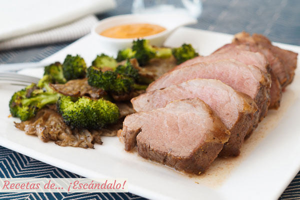 Receta de presa iberica de cerdo al horno con setas y brocoli y salsa romesco