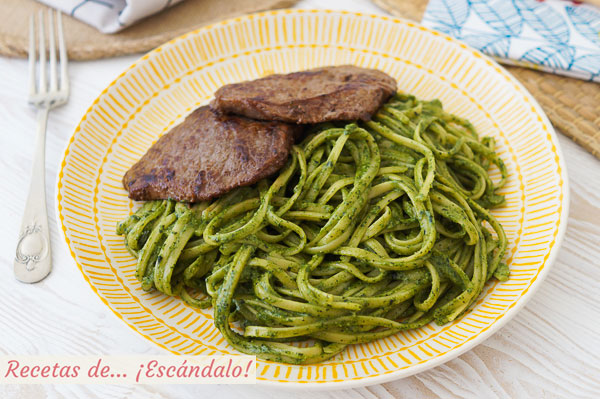 Como hacer tallarines verdes peruanos con bistec. Receta tradicional riquisima
