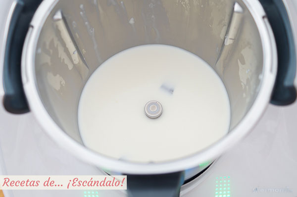Leche y maicena para natillas thermomix