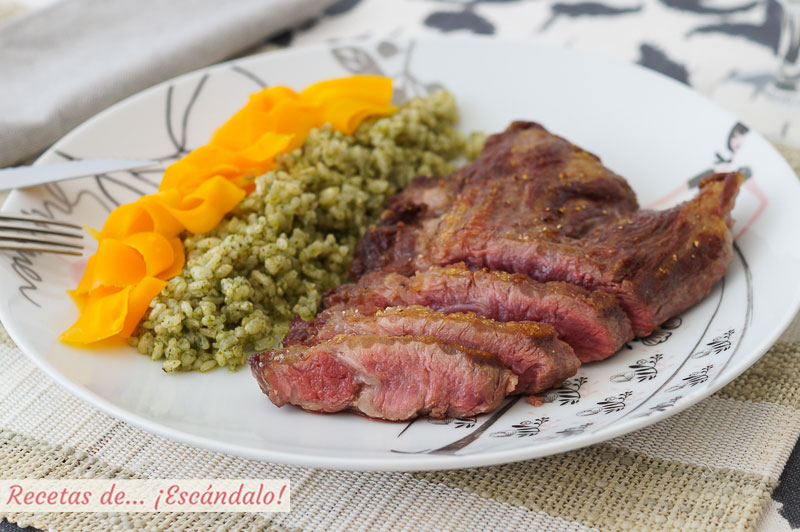 Pluma iberica a la plancha con arroz a la albahaca y zanahorias al vapor