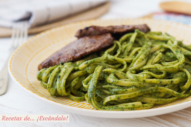 Tallarines verdes peruanos con bistec. Receta tradicional riquísima