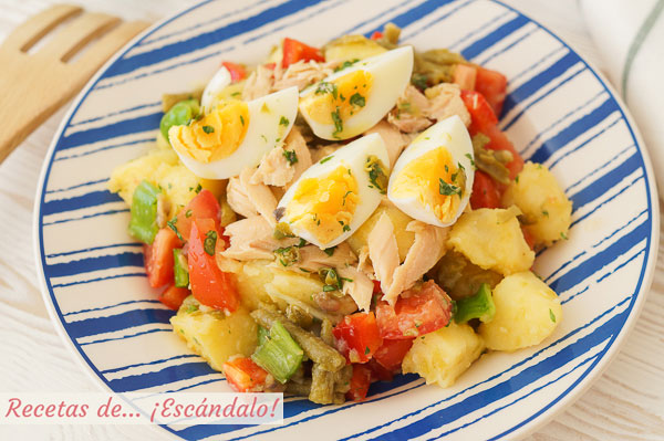 Como hacer ensalada de verano con patatas y vinagreta de anchoas y alcaparras