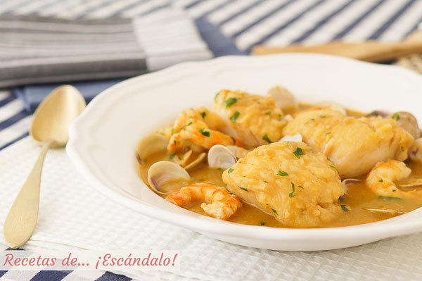 Receta de merluza a la marinera con almejas y langostinos