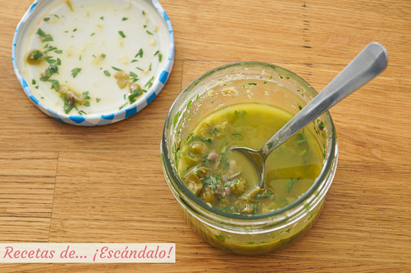 Vinagreta de anchoas y alcaparras para ensalada