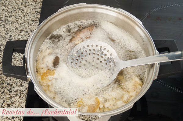 Caldo gallego tipico