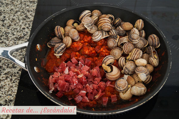 Caracoles con jamon y chorizo