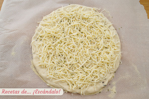 Pizza con queso y oregano