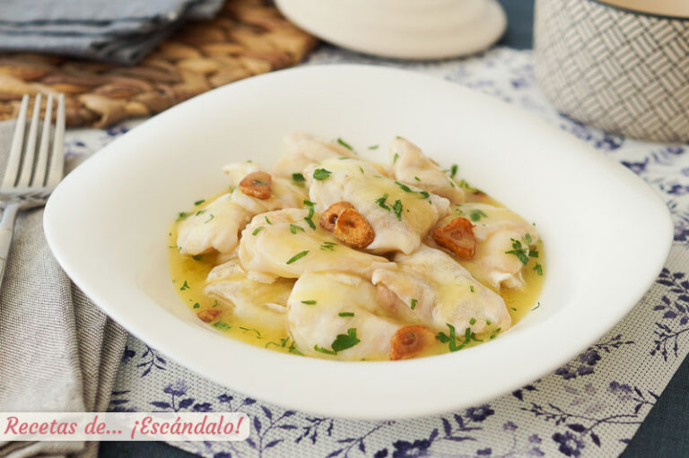 Cocochas o kokotxas de bacalao al pil pil. Receta exquisita y con trucos
