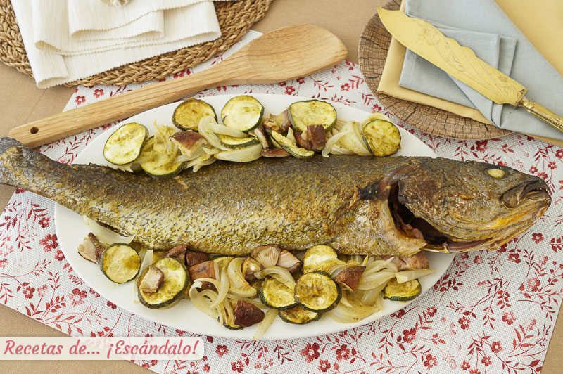 Corvina al horno con verduras y setas y alino de mostaza y alcaparras