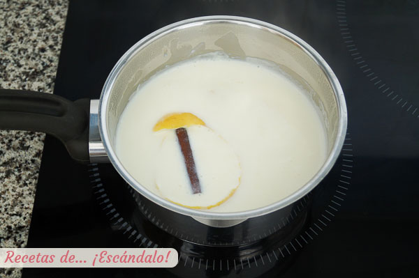 Leche aromatizada con canela y limon para sopa de almendras