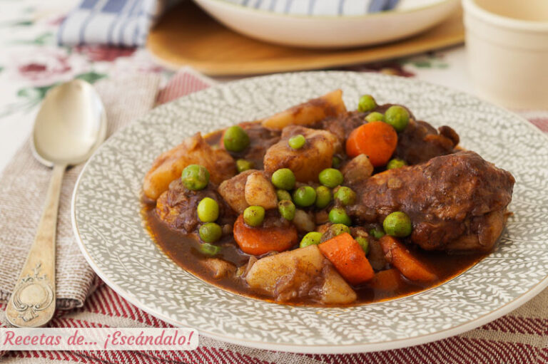 Estofado de pollo con patatas y verduras, ¡riquísimo!