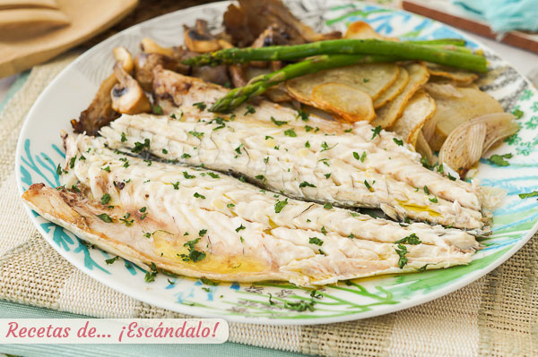 Receta de lubina al horno con patatas, verduras y setas, jugosa y facil