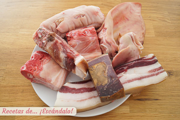 Carnes y huesos cerdo para escudella catalana