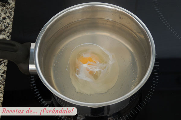 Huevos escalfado o pochado