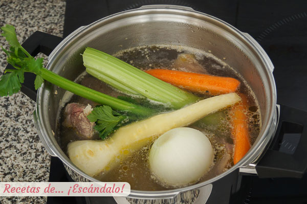 Ingredientes caldo escudella catalana