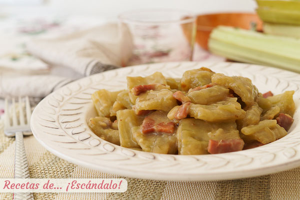 Receta de cardo a la Navarra tradicional con jamon y cebolla