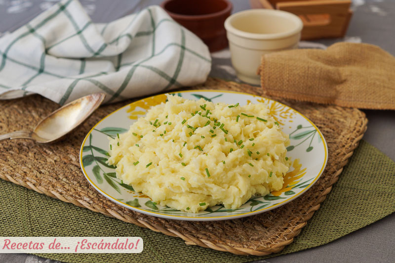 Colcannon irlandes, un pure de patatas, col y mantequilla delicioso
