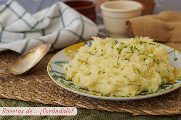 Receta de colcannon irlandes, un pure de patatas, col y mantequilla delicioso
