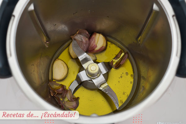 Aceite y ajos para migas thermomix