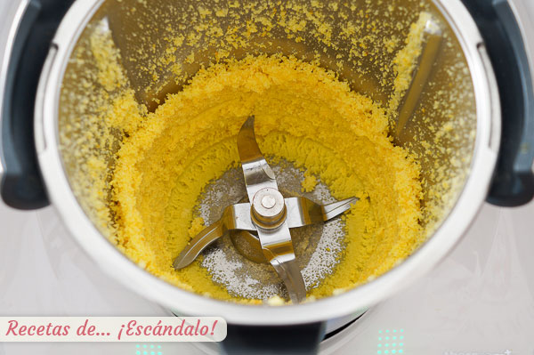 Azucar y piel de naranja triturados
