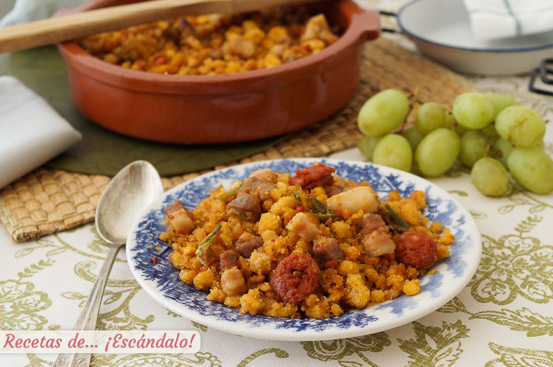 Migas de pan con chorizo, panceta y pimiento verde en Thermomix