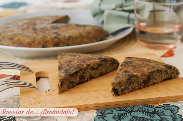 Receta de tortilla de berenjena y cebolla, con trucos para prepararla