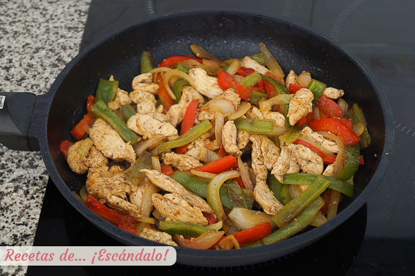 Relleno fajitas de pollo y verduras