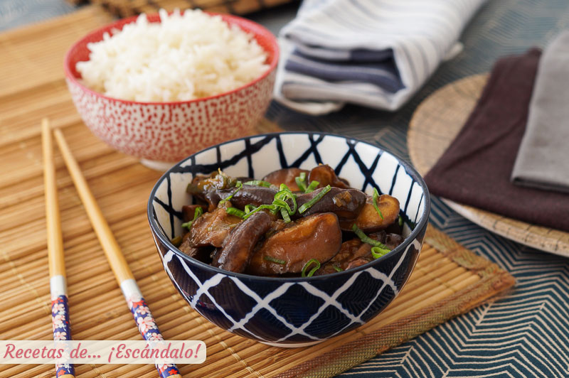 Setas shiitake salteadas con salsa de soja y cebolleta, quedan increibles