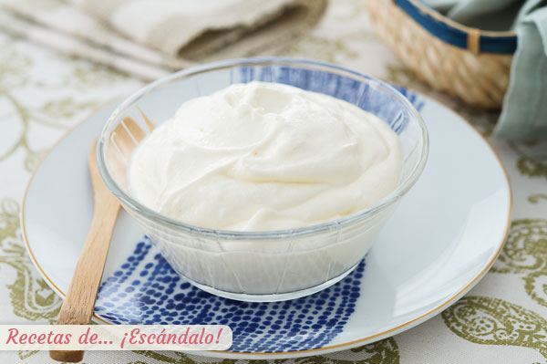 Aprende a preparar creme fraiche casera y conoce como usarla