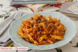 Macarrones a la boloñesa con carne picada y tomate, ¡riquísimos!
