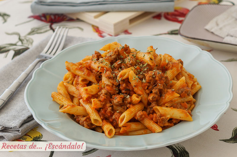 Macarrones a la bolonesa con carne picada y tomate, riquisimos